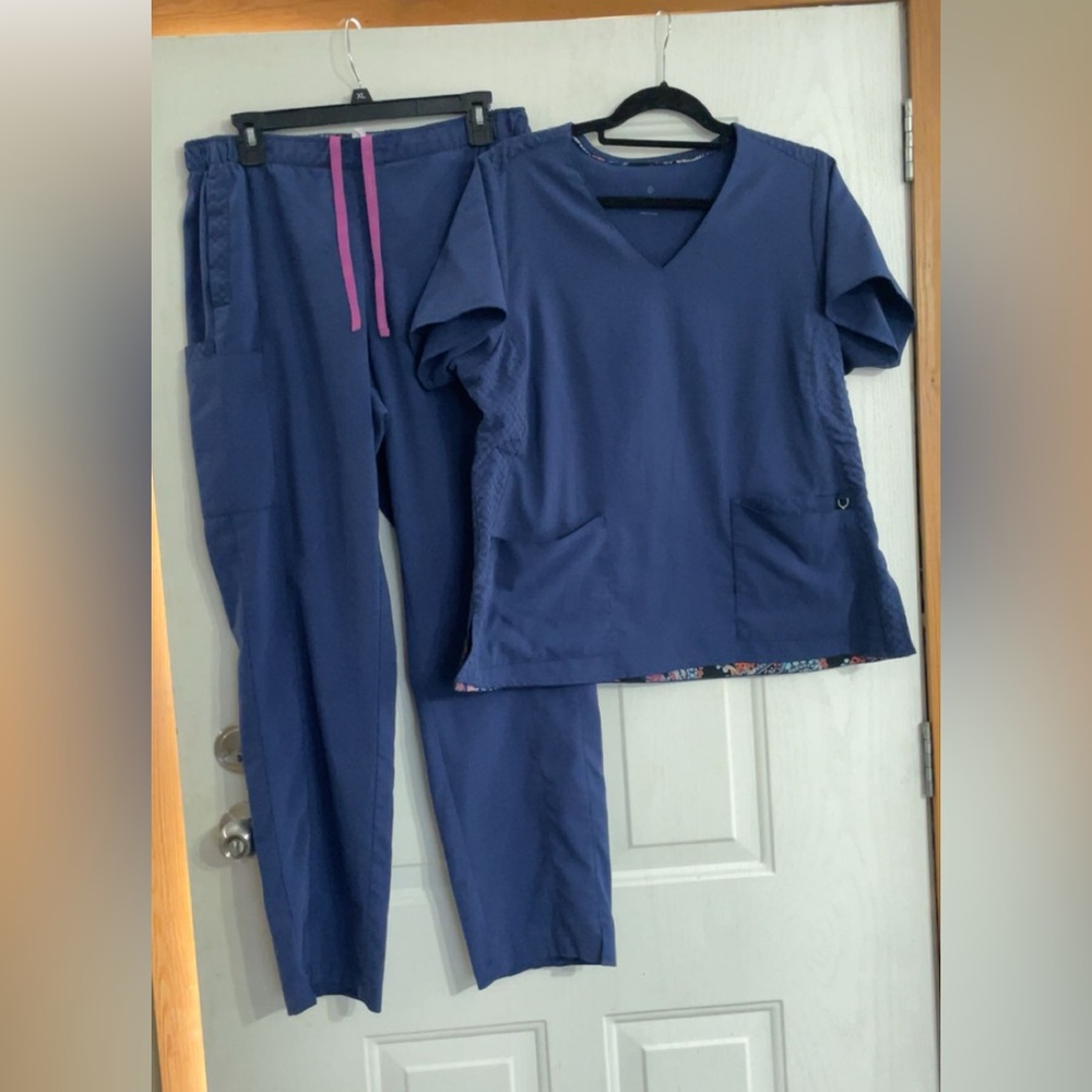 Vera Bradley Navy Blue Scrub Set with Pink Drawstring